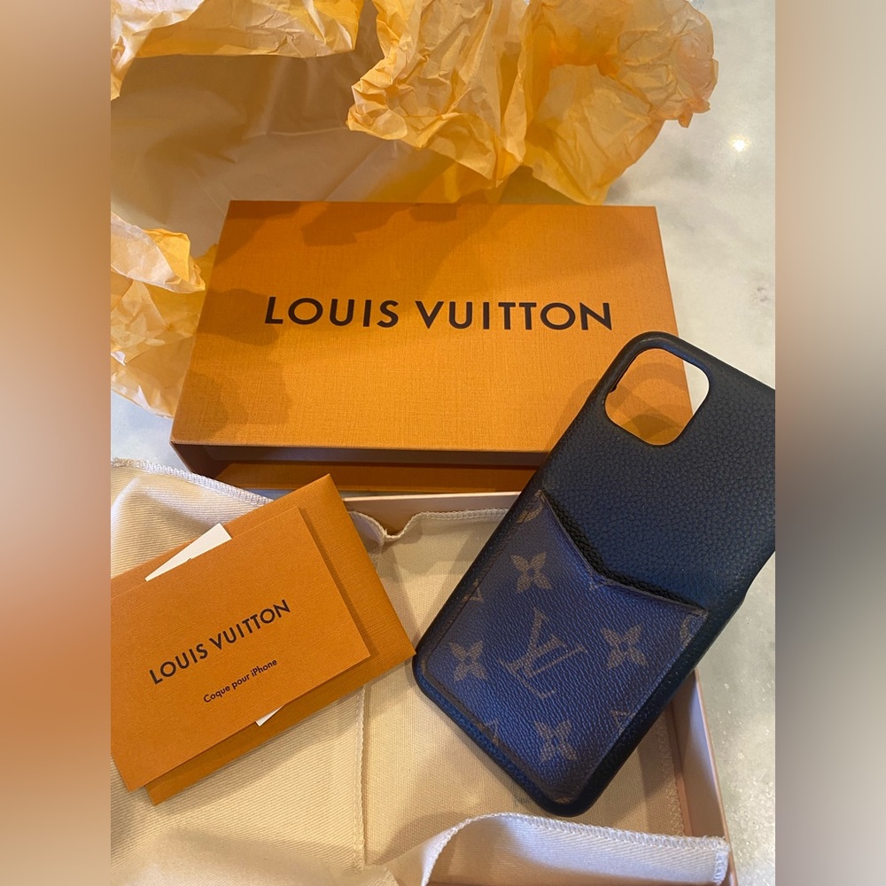 LV Louis Vuitton iPhone 11 Pro Max cover with card slot